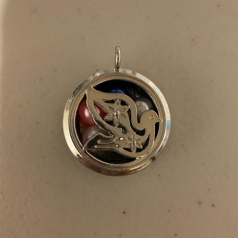 Dove 🕊️ multiple pearl pendant (pearl not included)